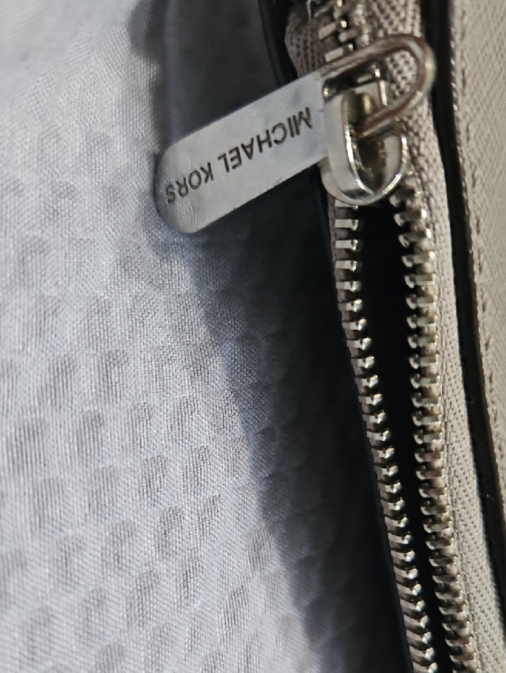 Michael Kors Jet Set Silver Crossbody Purse Clutch NWOT - Picture 9 of 16